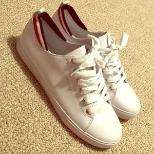 White Tommy Hilfliger